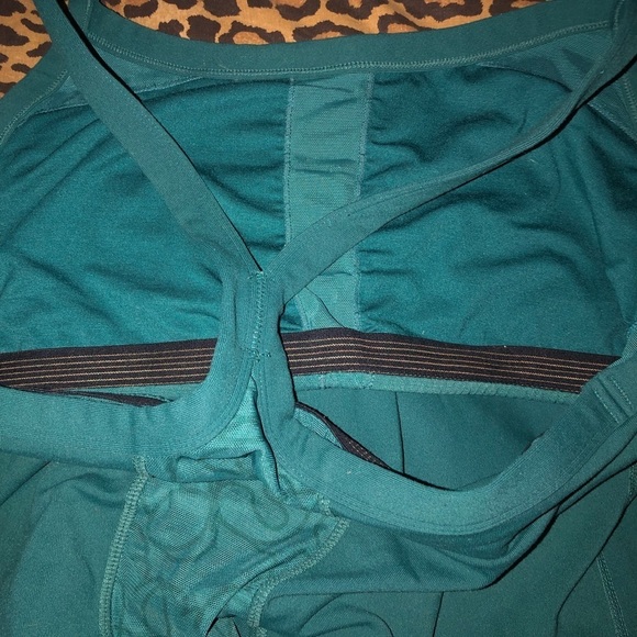 Lululemon Athletica size 12 green sports tank camisole with shelf bra like new - Picture 9 of 10
